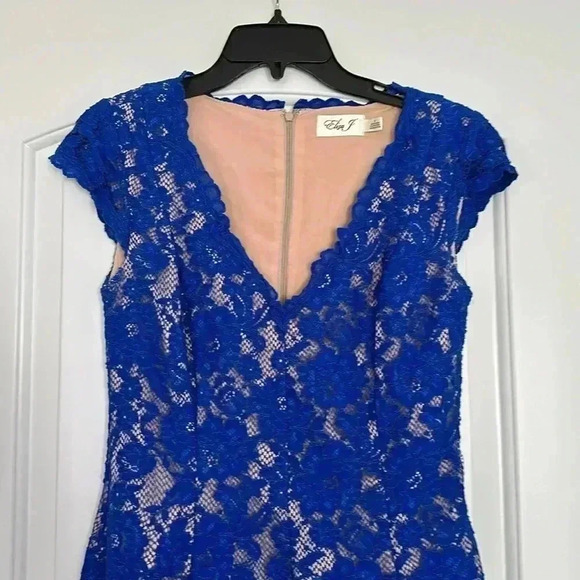 Eliza J Lace Overlay Fit and Flare Short Sleeve V Neck Dress Blue Sz 4 - Picture 3 of 9